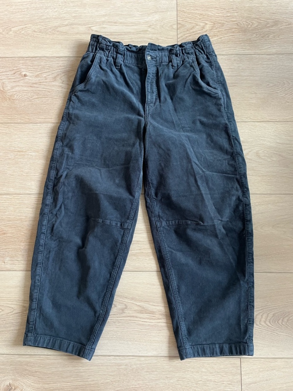AE Stretch Super High-Waisted
Corduroy Paper Bag Barrel Pant